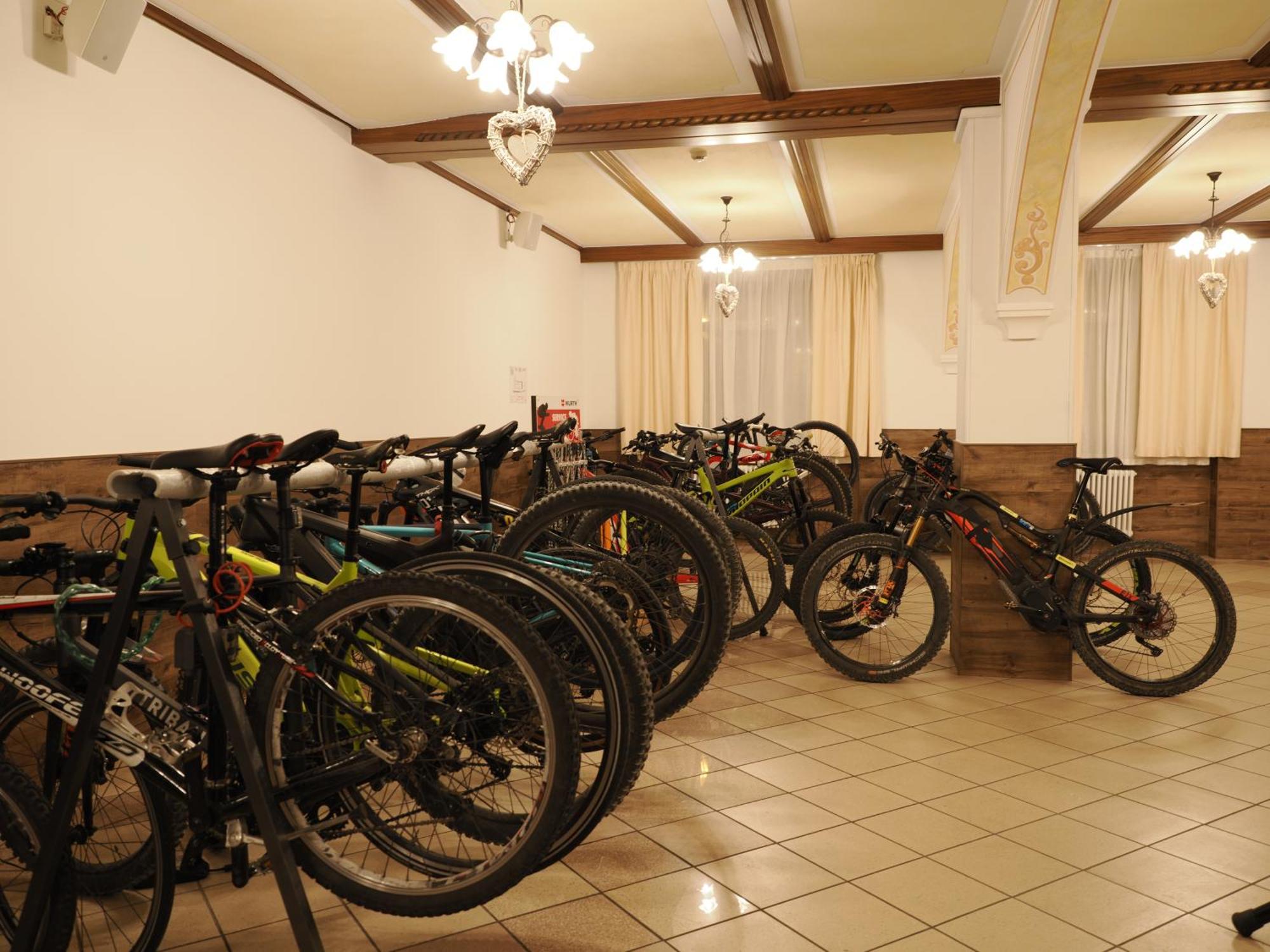 Hotel Europa Molveno Ngoại thất bức ảnh
