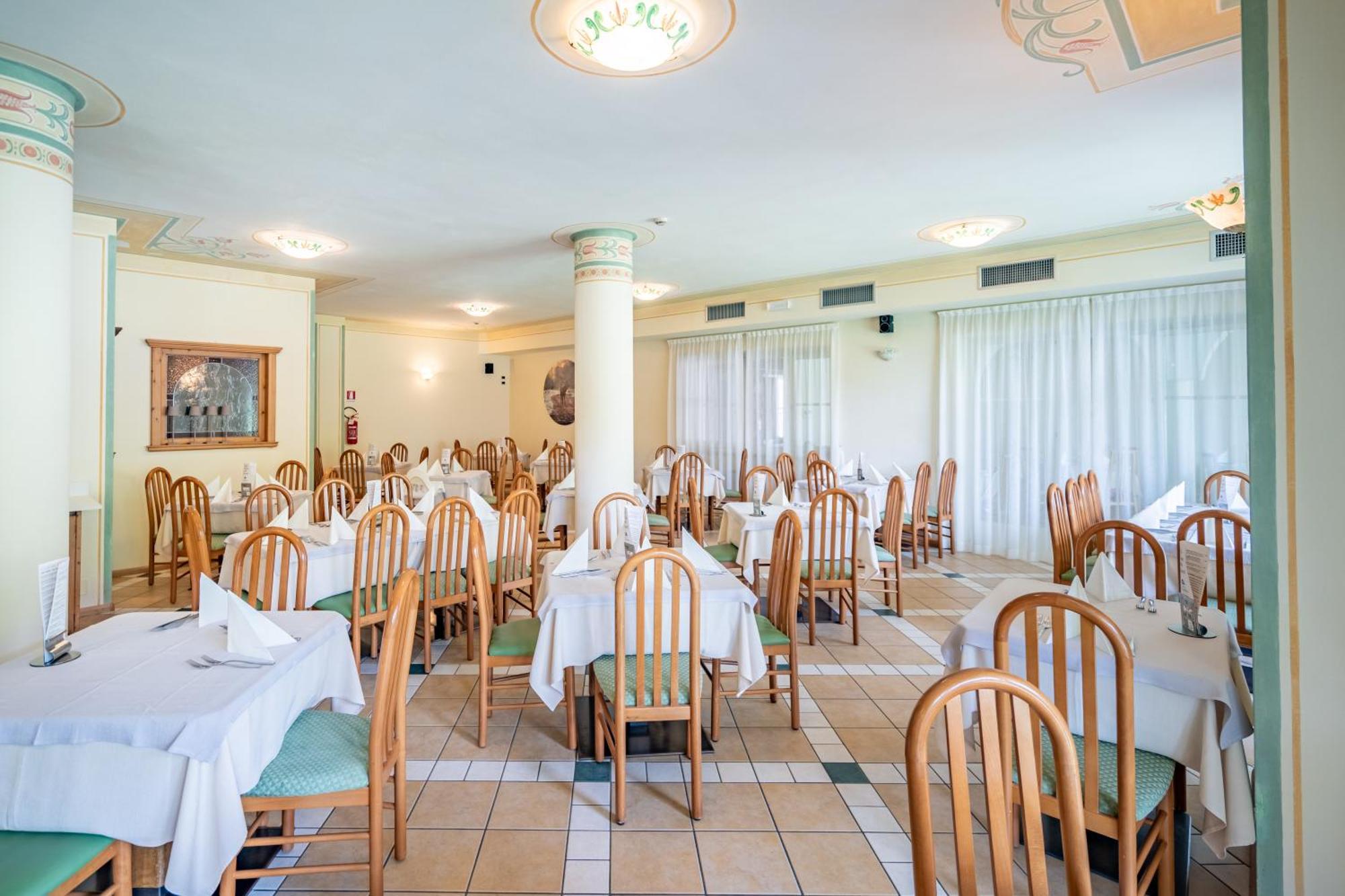 Hotel Europa Molveno Ngoại thất bức ảnh